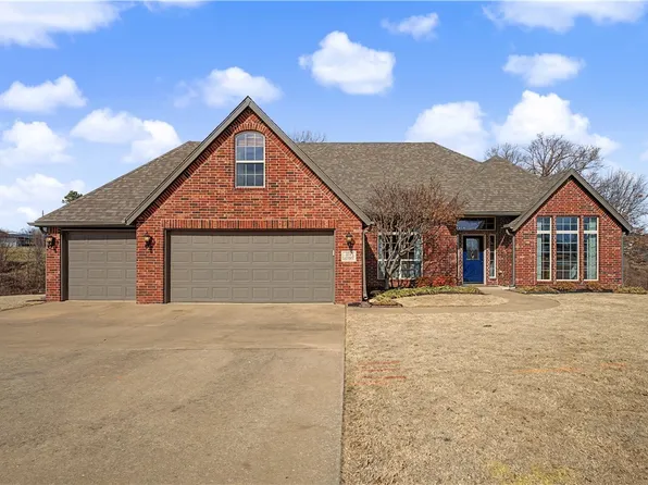 111 NE Lake Forest Ln, Bentonville, AR 72712