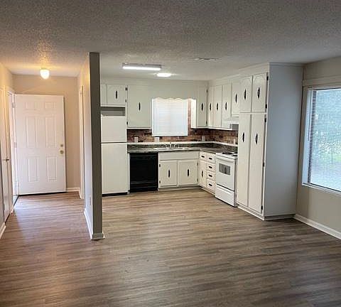 3rd image of 1198 McArthur Dr #1