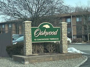 10 Oakwood Ter APT 27, New Windsor, NY 12553