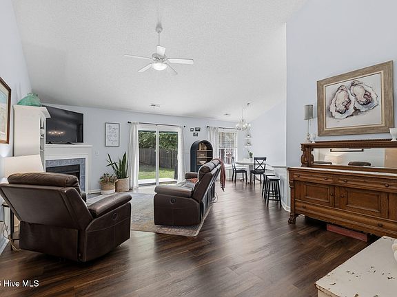 5th image of 204 Bloomington Lane