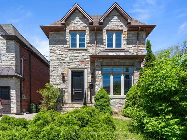 110 Parklea Dr, Toronto, ON M4G 2J8