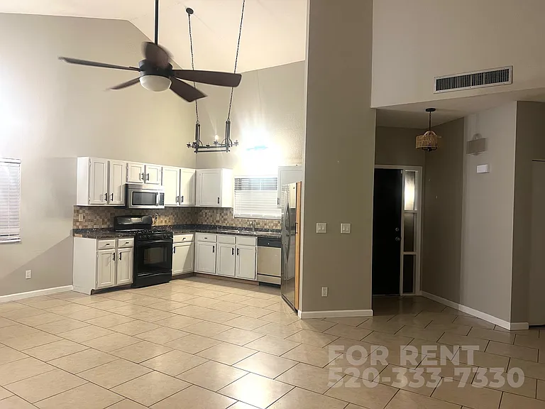 3001 W Hampshire Ct — Photo 2