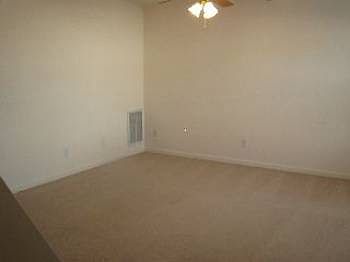 4th image of 17 Honeysuckle Ct