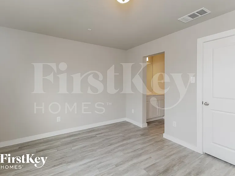 340 Niki Dr — Photo 14