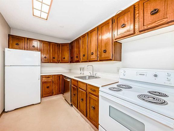 3rd image of 315 W Southampton Dr SW #1312