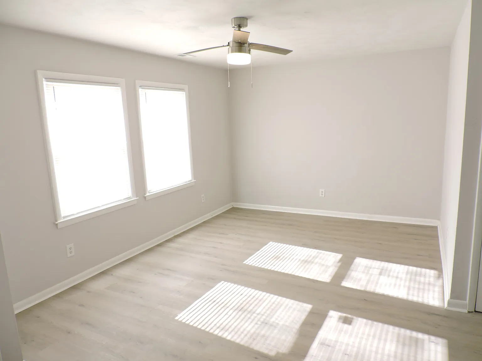 3 bed, 1.5 bath, 1305 sqft, $1,700 — Photo 4