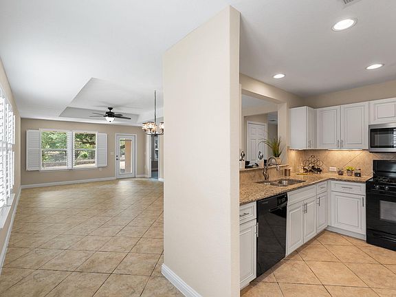 5th image of 501 Sheldon Lake Dr