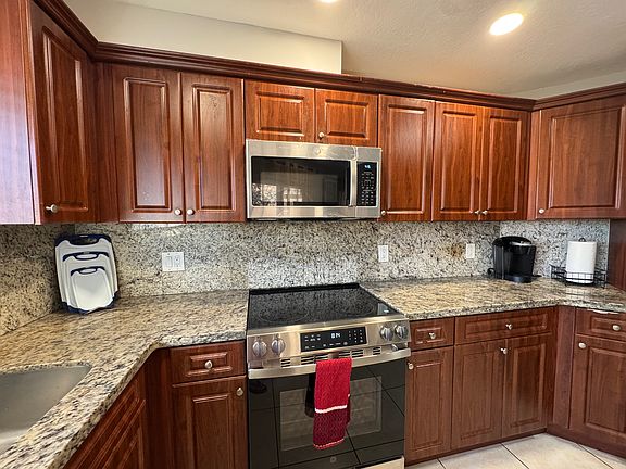 4th image of 11030 SW 10th Ct