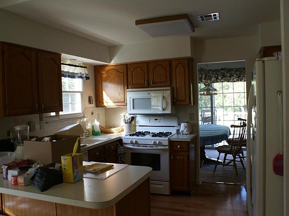 3rd image of 33 Prado Ct