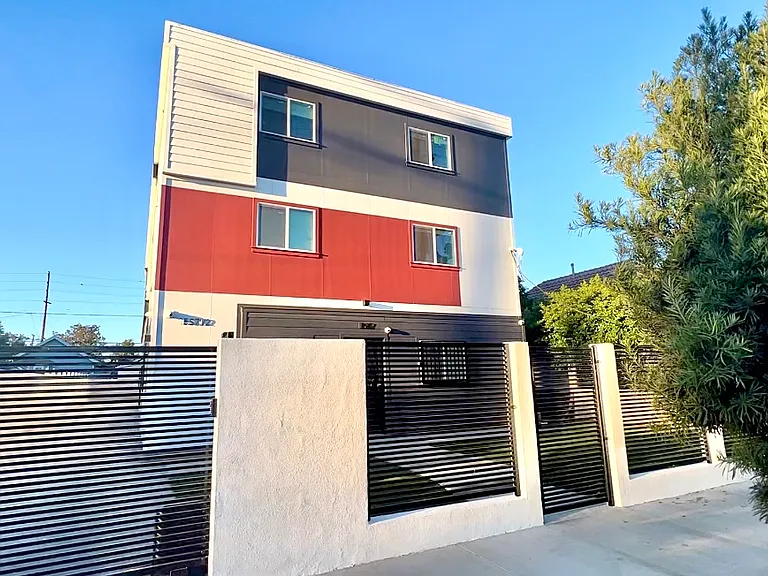 1587 West 35th Street — Photo 30