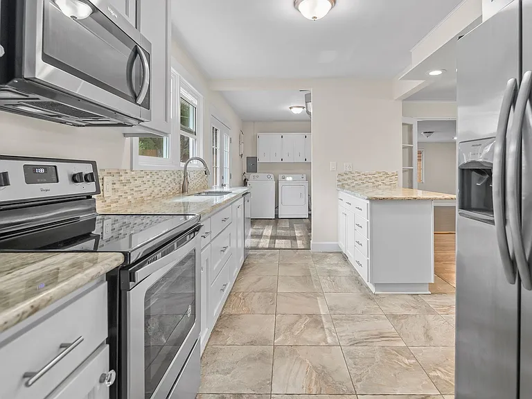 9520 SW Cypress St — Photo 13