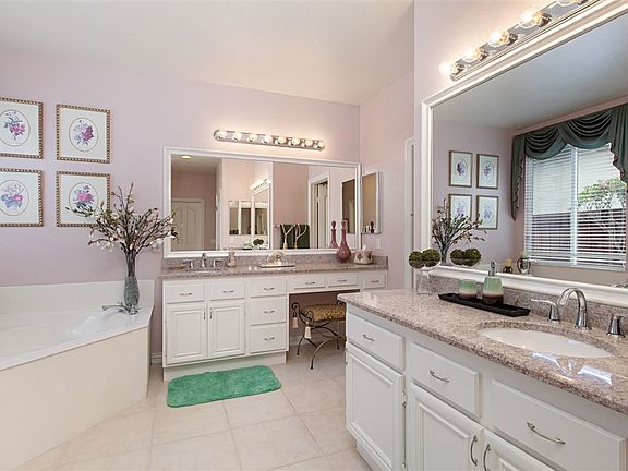 4th image of 39355 Silver Oak Cir
