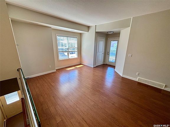 5th image of UNIT 2110-1015 Patrick CRESCENT