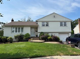 33 Burton Ave, Plainview, NY 11803