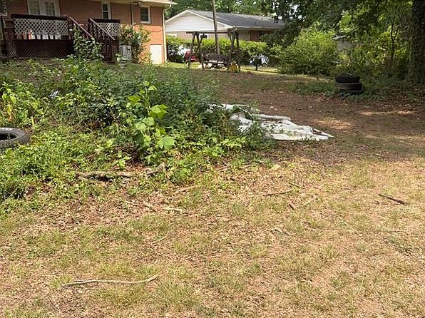 3803 Pineneedle Dr
