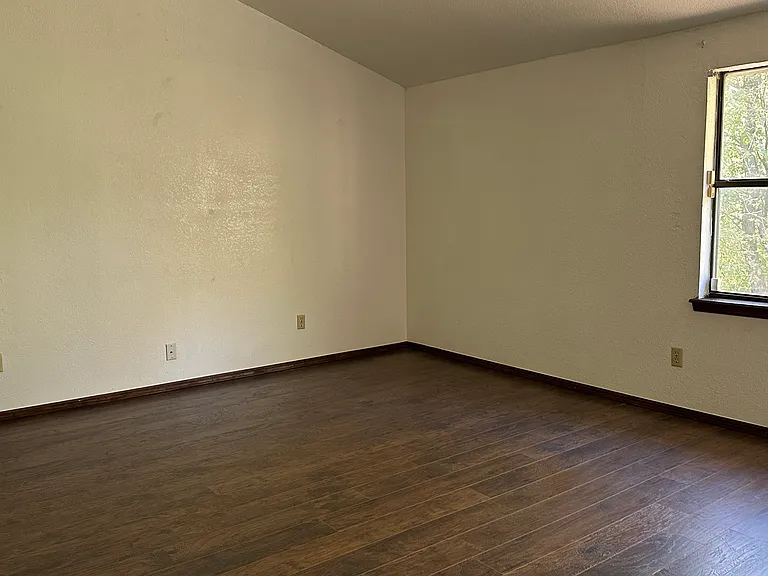 1145 Robin Hood Ln — Photo 33