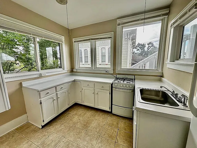 725 N Cascade Ave #4 — Photo 4