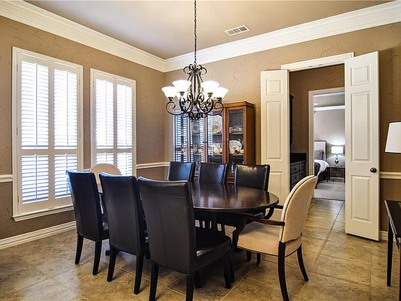 4th image of 2418 Creekside Cir N