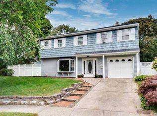 7 Bona Ct, Huntington Station, NY 11746