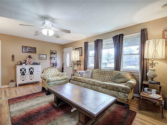 3rd image of 29 Johns Dr NE