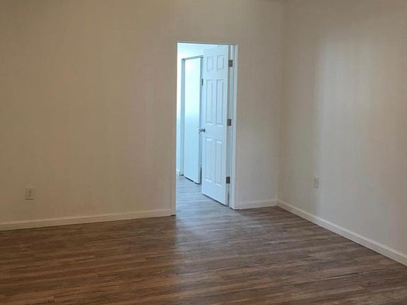 4th image of 1526 S Broad St Floor 3