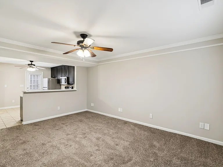 Davenport Condominiums — Photo 12