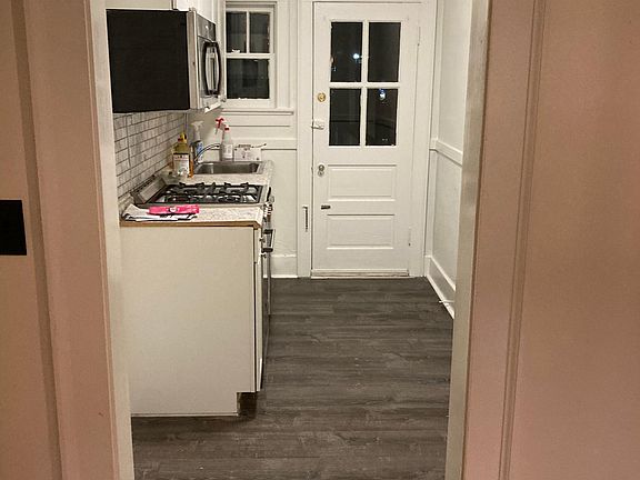 5th image of 2161 Eastview Ave #1