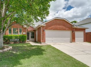 768 Oriole Dr, Saginaw, TX 76131