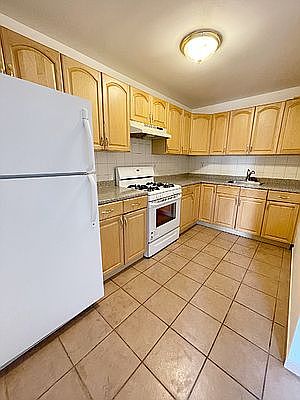 2nd image of 25-15 14th Pl #2B