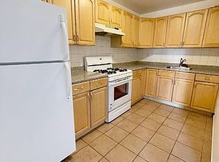 25-15 14th Pl #2R, Astoria, NY 11102