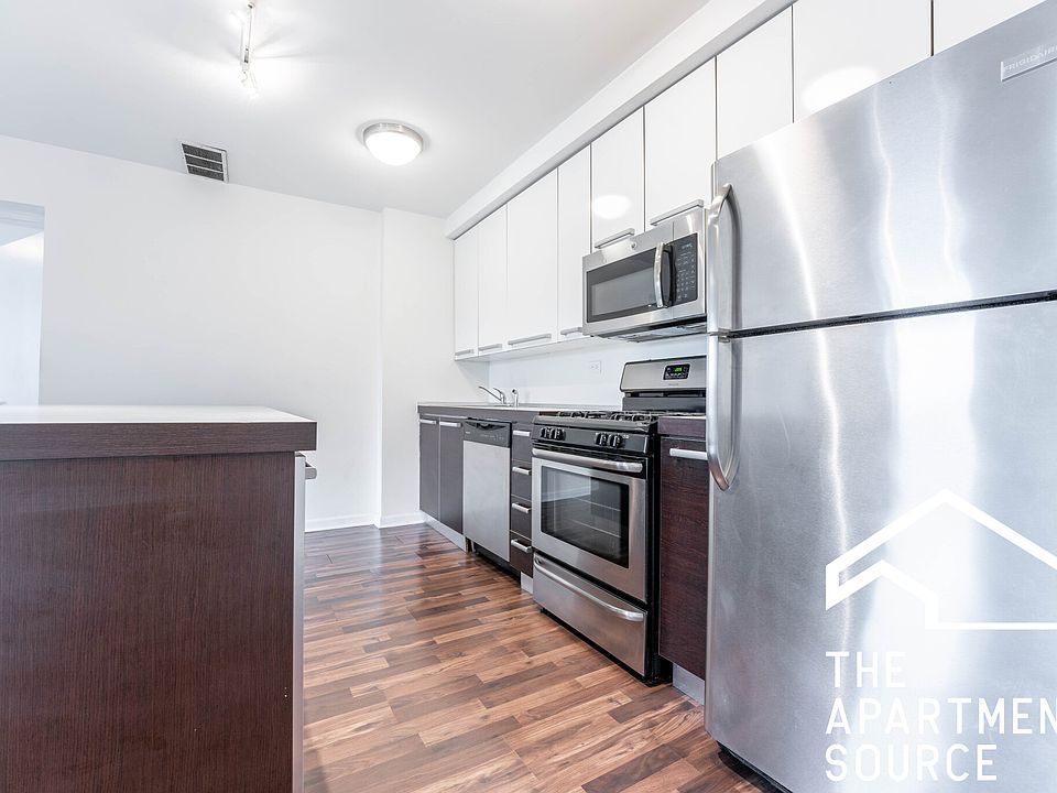 1st image of 1544 W Glenlake Ave APT 2C