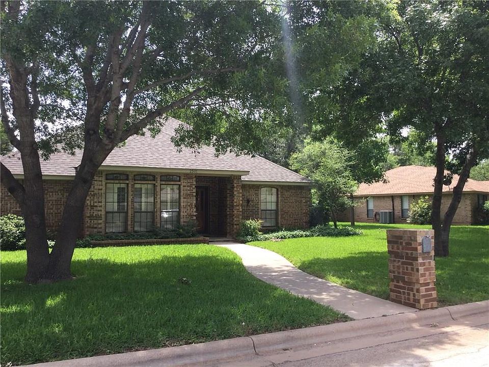 1st image of 2501 Christopher Dr
