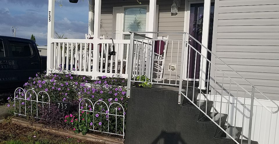 1st image of 735 Corral Dr