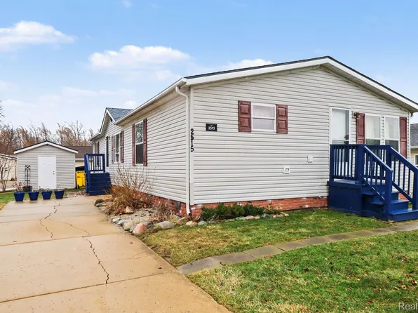 2515 Shakespeare Ln, Northville, MI 48167