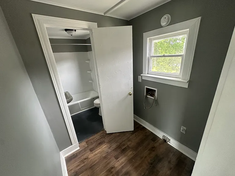 206 N 6th St #B — Photo 5