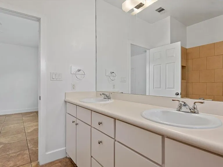 2514 Bennington St — Photo 25