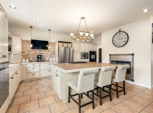 8211 Chestnut Dr, Rogers, AR 72756