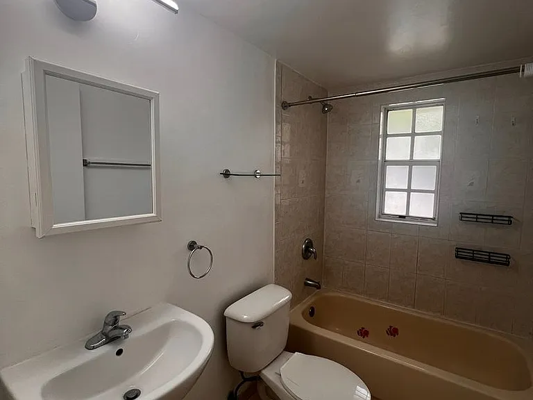 504 Santander Ave — Photo 11