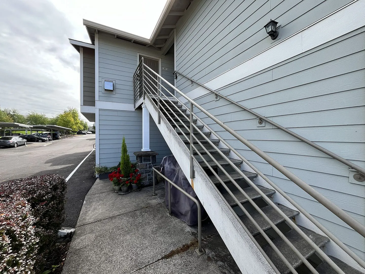 Charming Studio Condo in Portland!! Located in Bethany Village w/ Washer + Dryer Included!! — Photo 3