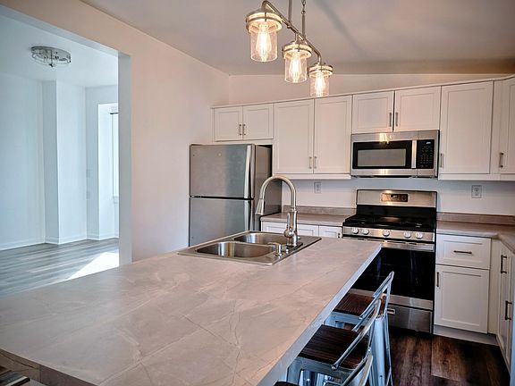 3rd image of 313 Saint Joseph St