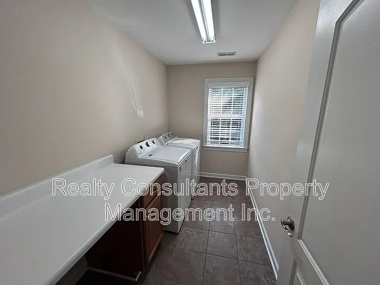 4540 Pebble Lake Dr — Photo 35