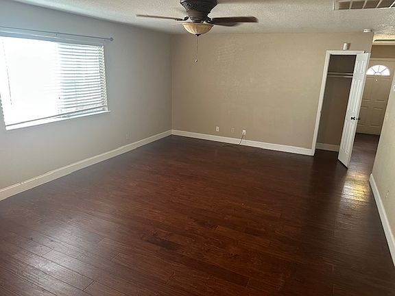 2nd image of 709 Oakridge Dr