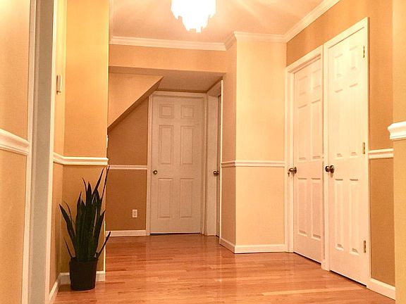 5th image of 656 Jewett Ave APT 2