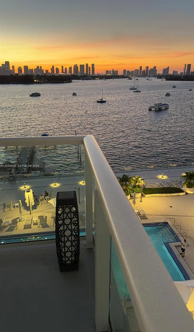 Mirador 1000 Condo — Photo 1