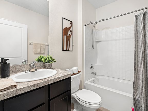 2nd image of 4931 NE 14th Pl Room 4