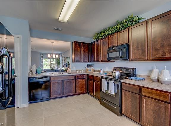 3rd image of 2619 Manzilla Ln
