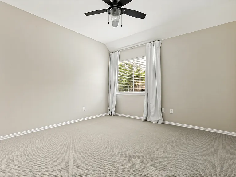 18515 Kelly Cave Trl — Photo 23