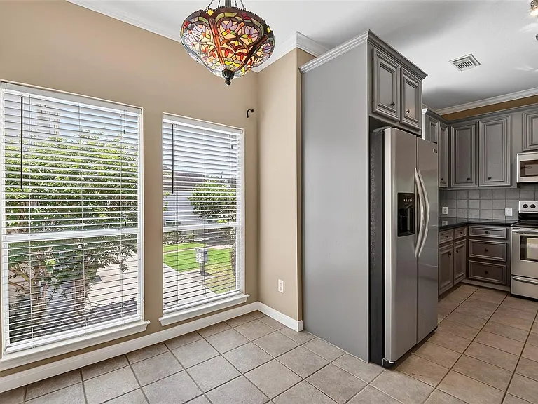 2804 Chenevert St — Photo 14