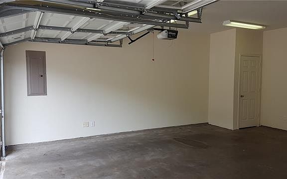 3rd image of 2210 Biscayne Park Ln