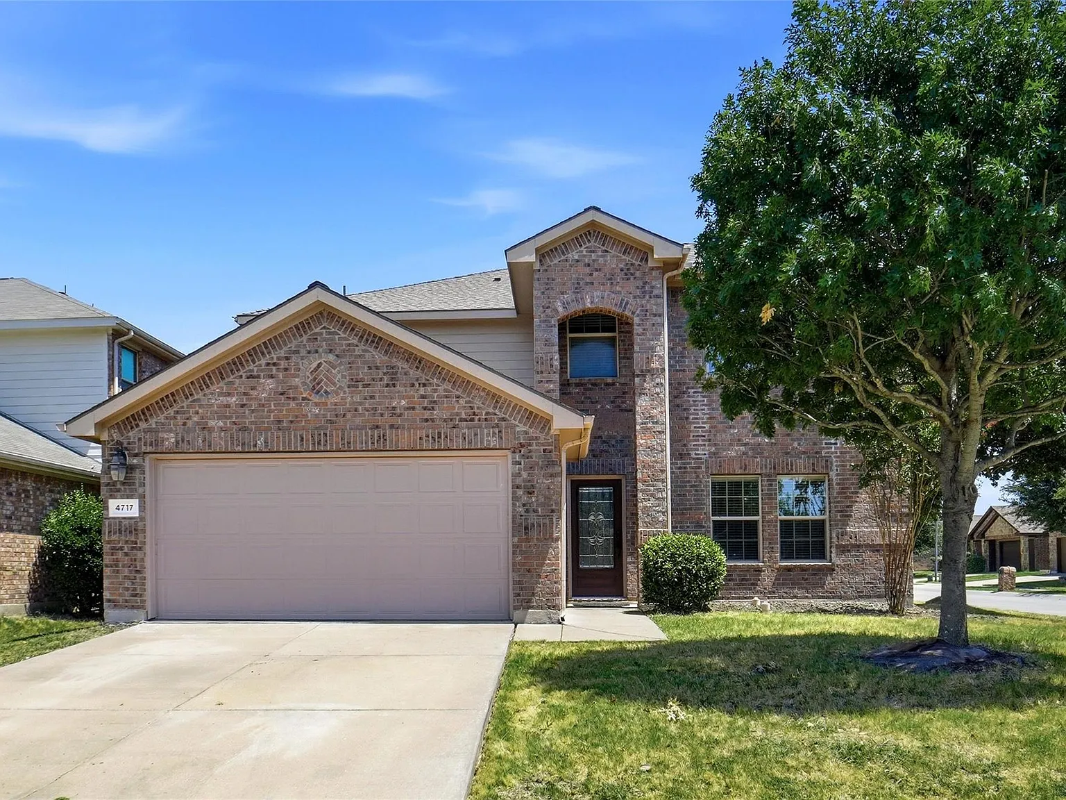 5 bed, 3.5 bath, 2967 sqft, $3,900 — Photo 2